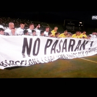 Primer partit de la lliga a Sarajevo, a l’estadi de Kosevo, solidaritat amb Barcelona: “Barcelona i Sarajevo, amics per sempre” La societat bosniana no falla mai.