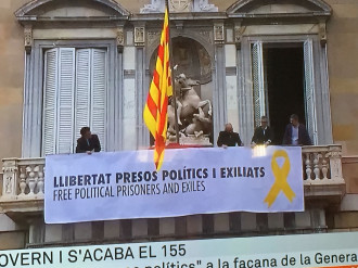 Tenim Govern, tenim pancarta a favor de la llibertat presos polítics a la façana del Palau de la Generalitat