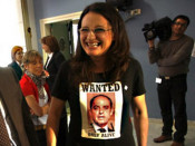 camps wanted, mònica oltra, compromís, enric morera
