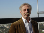 El candidat dels Verds europeus a presidir la Comissió Europea, José Bové, durant l'entrevista amb l'ACN al Parlament Europeu a Estrasbur