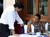 cambrer, restaurant, taula, clients, atur, feina