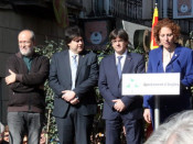 El president de la Generalitat, Carles Puigdemont, acompanyat pel conseller de Cultura, Santi Vila, i l'alcaldessa d'Angles, Astrid Desset
