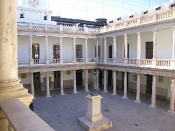 Claustre d'un dels edificis de la Universitat de València