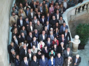 La foto de grup de diverses autoritats catalans amb víctimes