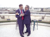 Un Cuní afectuós abraça un Pedro J impassible