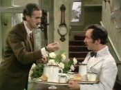 John Cleese amb Manuel a l'Hotel Fawlty
