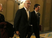 Raül Romeva, al mig, acompanyat de Maria Badia i Aleix Villatoro