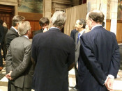 Puigdemont, durant l'estona posterior als discursos