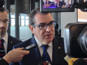 Jordi Jané, en una atenció als mitjans explicant la mesura