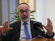 Arcadi Navarro