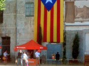 Una paradeta de Ciuadadanos amb un estelada al darrere el passat Sant Jordi