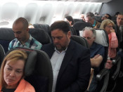 Oriol Junqueras, a l'avió que l'ha portat a Miami