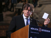 Carles Puigdemont durant la seva intervenció en l'acte 'Món local pel referèndum'