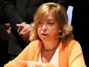 La consellera de Governació, Meritxell Borràs, rebent la notificació de la querella contra ella, el 20 de juny de 2017