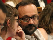 El diputat de la CUP Benet Salellas parla amb Mireia Vehí al ple del passat 14 de juliol