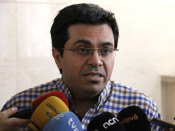El primer tinent d'alcaldia, Gerardo Pisarello, atenent els mitjans en una imatge d'arxiu