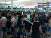 Gran pla general alçat del col·lapse de passatgers viscut a les cues del control de seguretat de l'Aeroport del Prat