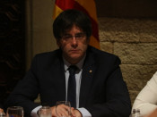 El president de la Generalitat, Carles Puigdemont, en un moment de la reunió del gabinet de crisi