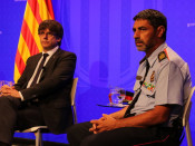 El president de la Generalitat, Carles Puigdemont, amb el major dels Mossos d'Esquadra, Josep Lluís Trapero