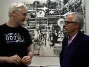 Baltasar Garzon i Julian Assange a l'ambaixada d'Equador