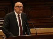 El portaveu del grup parlament de JxSí, Lluís Corominas, intervenint al ple del Parlament