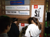 Membres de la JERC encartellant