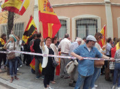 Imatge de la concentració de Som A Temps defensant la feina de la Guàrdia Civil