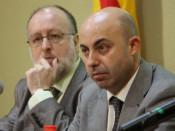 El president de la Fundació Nous Catalans. Àngel Colom, i el director de l'Espai Catalanomarroquí de la Fundació Nous Catalans, Noureddine Ziani, durant la inauguració d'un curs per a imams