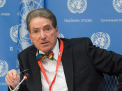 Alfred-Maurice de Zayas durant una compareixença.