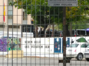 Imatge de la policia dins l'Institut Martí Franquès de Tarragona