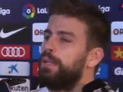 Gerard Piqué aten als mitjans