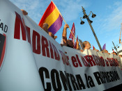Una de les pancartes que han encapçalat la manifestació, l'1- d'ocubre a Madrid.
