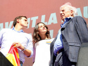 Els líders de Cs, Inés Arrimadas i Albert Rivera, amb el Premi Nobel, Mario Vargas Llosa
