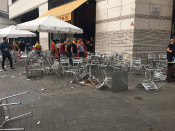 Captura de les cadires del Zurich després de la baralla entre grups d'ultra dreta el 12-O
