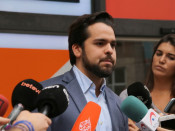 El secretari de Comunicació de Ciutadans (Cs) i portaveu adjunt al Parlament, Fernando de Páramo, en l'atenció als mitjans de comunicació
