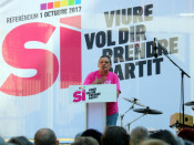 La diputada de la CUP, Gabriela Serra, en l'acte del partit a Santa Coloma de Gramenet