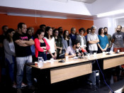 Alguns dels membres de la plataforma 'En peu de pau', durant la seva presentació
