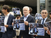 Els eurodiputats Jordi Solé, Ivo Vajgl i Ramon Tremosa a la manifestació en contra de l’empresonament de Sànchez i Cuixart
