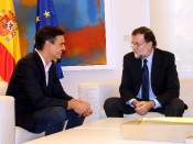 Imatge general de Pedro Sánchez i Mariano Rajoy, somrients, al Palau de la Moncloa