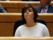 Pla mig de la vicepresidenta del govern espanyol, Soraya Sáenz de Santamaría durant el ple del Senat
