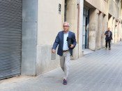Imatge general de l'alcalde de Tarragona, Josep Fèlix Ballesteros, arribant a la seu del PSC a Barcelona