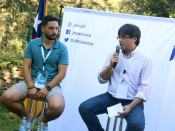 El president de la Generalitat, Carles Puigdemont (esquerra), amb el secretari general de la JNC i diputat al Congrés, Sergi Miquel, durant l'escola d'estiu de les joventuts del PDeCAT