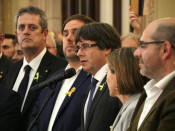 El president de la Generalitat, Carles Puigdemont, en intervenir davant d'alcaldes, diputats i consellers després del ple