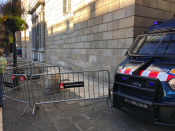 Imatge de les tanques davant del Palau de la Generalitat