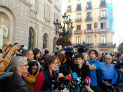 Eulàlia Reguant en roda de premsa a les portes de l'Ajuntament de Barcelona