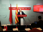 Pla general del primer secretari del PSC, Miquel Iceta, en roda de premsa el 30 d'octubre