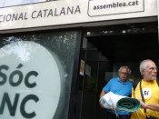 Voluntaris de l'ANC buiden la seu de l'entitat de tot el material, el 22 de setembre