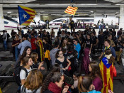 La crida d'Universitaris per la República paralitza l'Estació de Barcelona-Sants