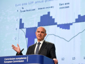 El comissari Pierre Moscovici durant la presentació de les previsions econòmiques