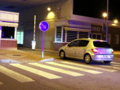 Imatge del vehicle policial que trasllada Carme Forcadell entrant a la presó d'Alcalà Meco